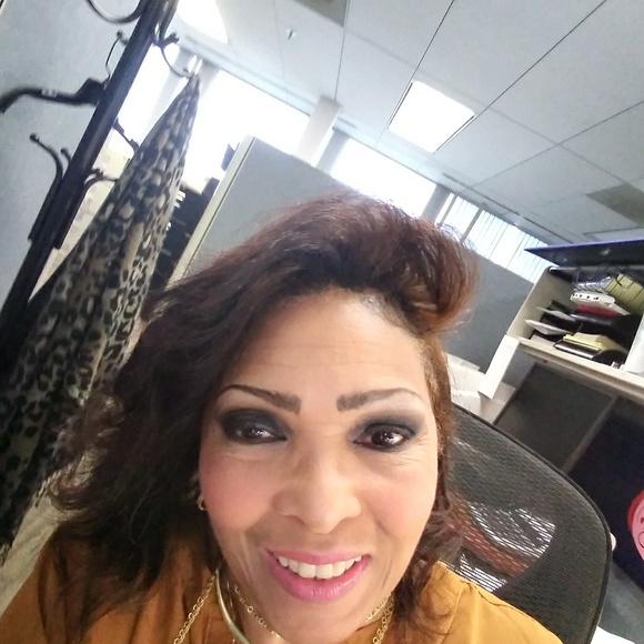 Meet your Posher, Sheila - Picture 1 of 1